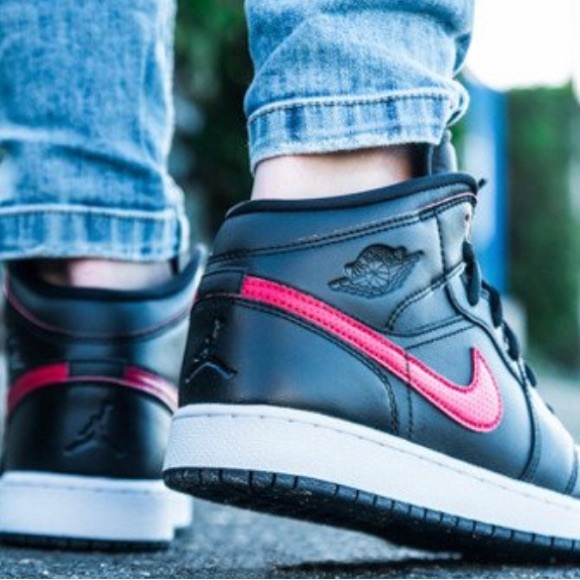 Jordan 1 Retro Mid black Gym Red Sneaker - Picture 8 of 8